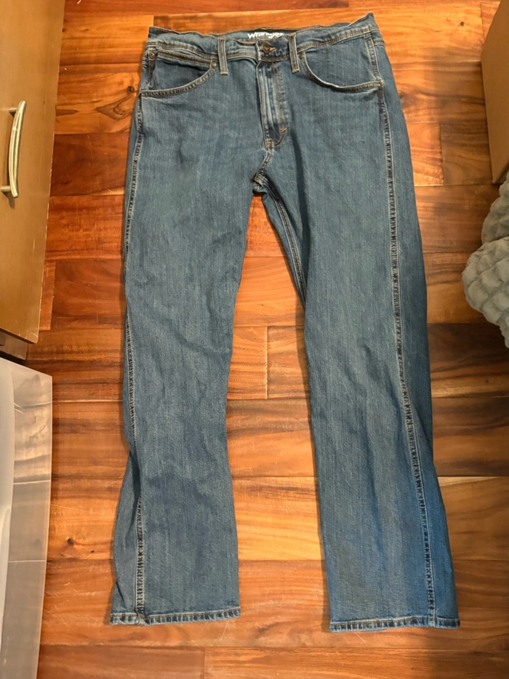 Wrangler Regular Fit Jeans Men’s 34x29 Medium‎ Wash Straight Leg Denim (0974)